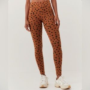 Pact Women's Gingerbread Cheetah PureActive Pocket Legging Size Large